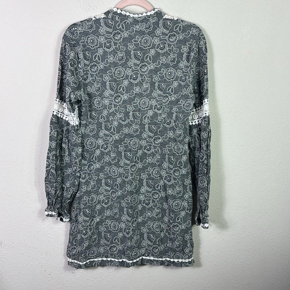 Free People Bohemian Grey White Embroidered Mini Dress size 6 - Picture 8 of 11